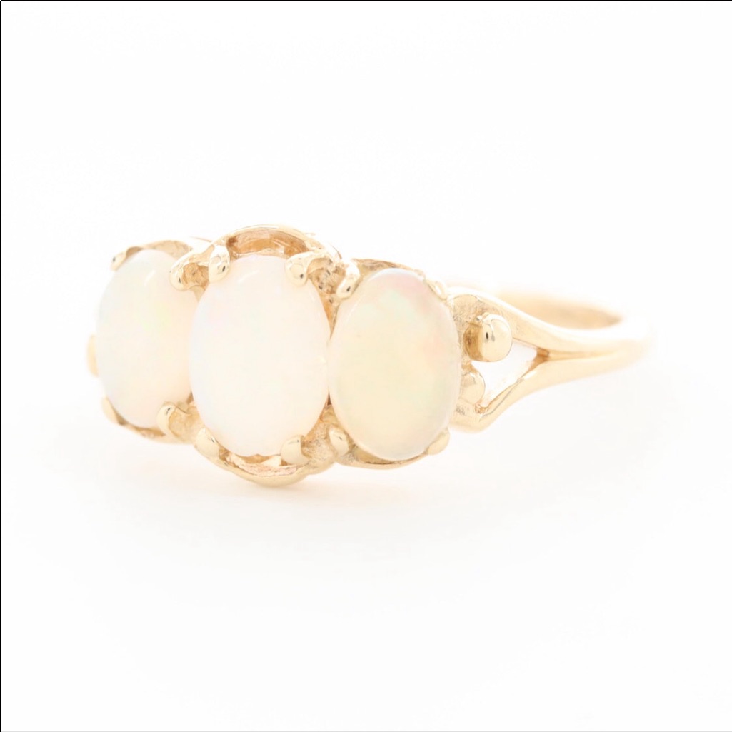 10k Yellow Gold Opal Ring
